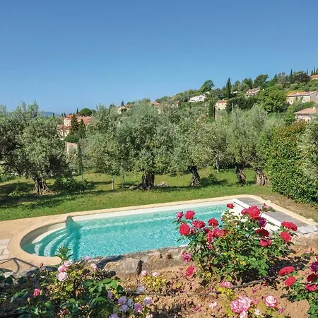 Cozy In With Outdoor Swimming Pool Nyaraló